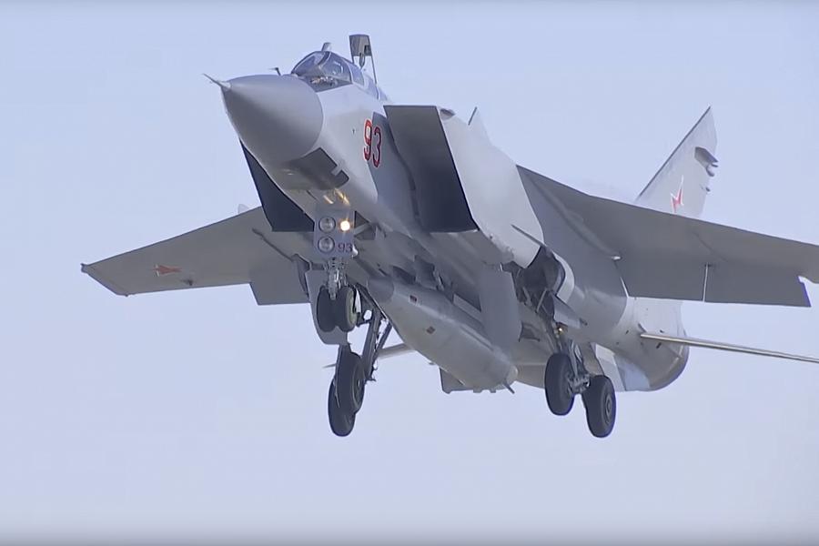 Upgraded MiG-31K fighter jets armed with Kinzhal hypersonic missiles to ...