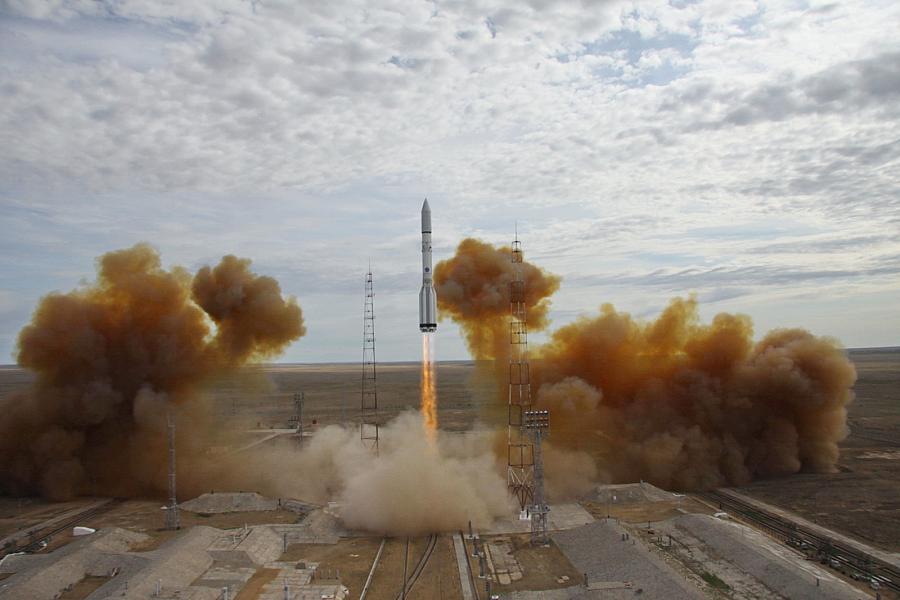 Russian Proton M rocket carrying a spacecraft lifts off from Baikonur ...