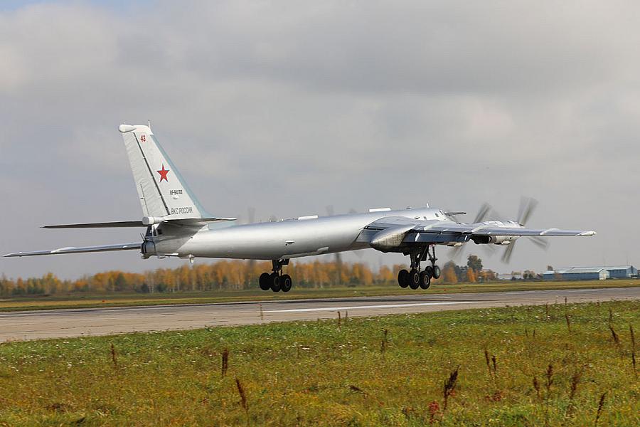 Crews of Tu-95MS strategic missile carriers performed air-to-air ...